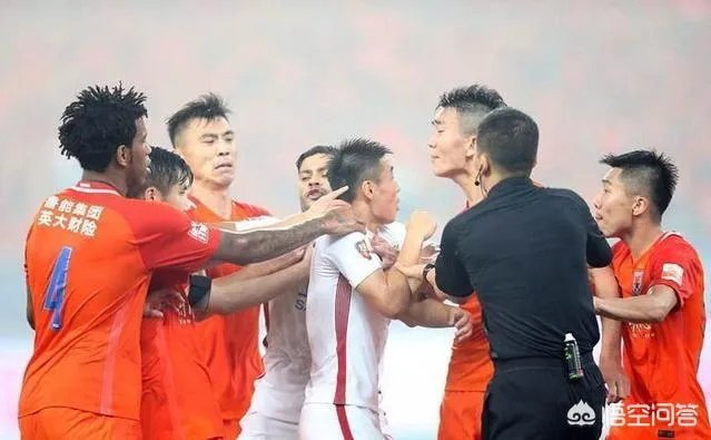 你觉得中超榜首大战:山东鲁能vs上海上港,比赛的结果会怎样?