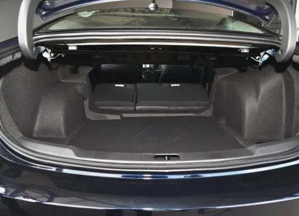 不到22万的中大型轿车,入门版的别克君越,配置够用吗?