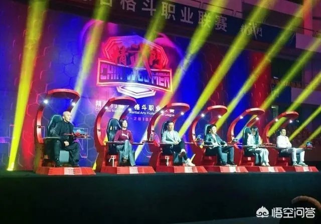 被西提猜KO后,武僧一龙如今在精武门当了评委,你怎么看?