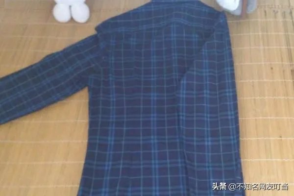 如何叠长袖的衣服?