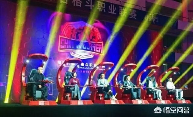 被西提猜KO后,武僧一龙如今在精武门当了评委,你怎么看?