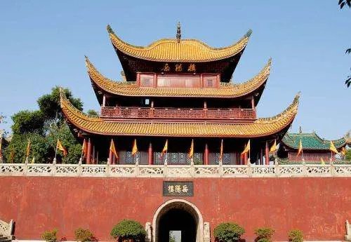 四面湖山归眼底,万家忧乐到心头这个对联歌咏的是谁呀?