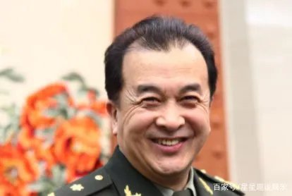 黄宏上午被免职,下午就被带走,如今多年过去了他过得怎么样?