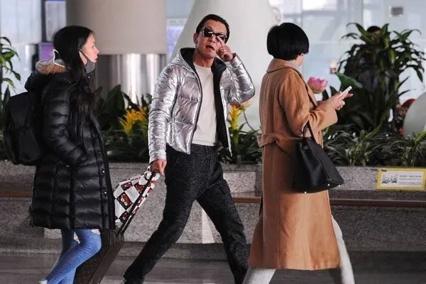 李咏老婆哈文个人资料现状 妻子改嫁了吗?是什么民族