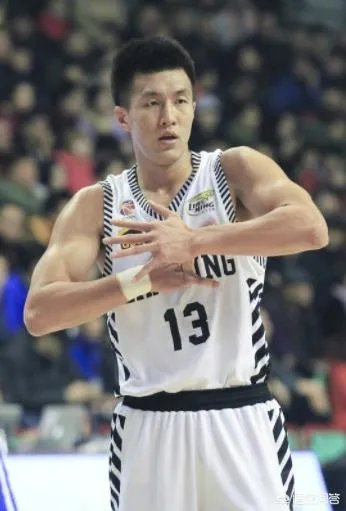 韩德君手掌骨折,出战成疑,辽宁队能不能拿下北京队?