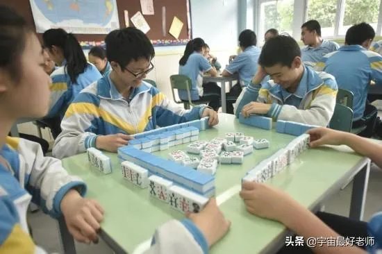 一个班级如果管不住,或者老师不敢管可以乱到什么程度?