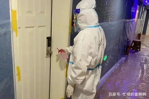 在大连疫情的扩散事件中,有哪些人被查了?