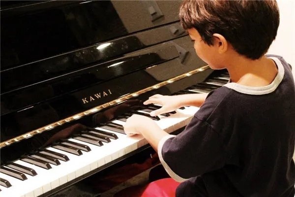 钢琴培训机构加盟排名:掌门陪练上榜,柏斯琴行第四