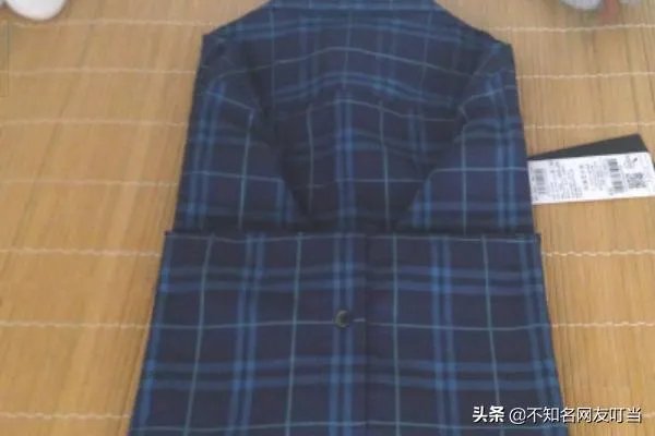 如何叠长袖的衣服?