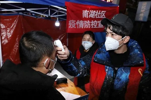 北京疫情的感染者主要以哪个年龄段的人为主?