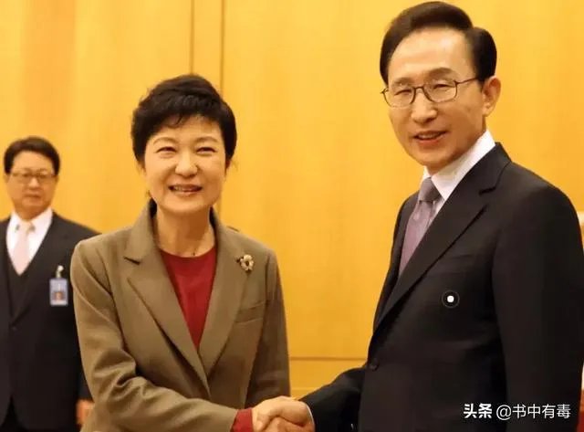 李明博终审获刑17年,“纸面服刑”的可能性有多大?