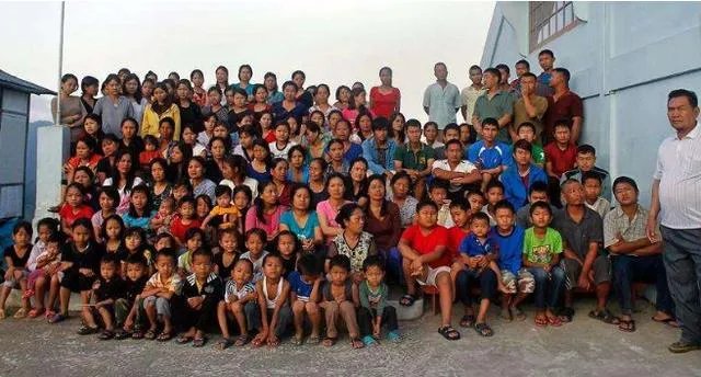 印度一男子娶39位妻子,全家181人住同一层楼,后来怎样?