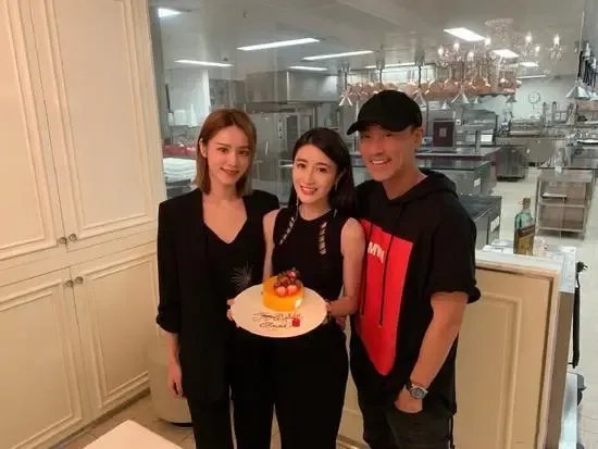 林峯张馨月携女儿格格出游,张馨月是一位好母亲吗?