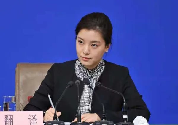 张京临场翻译高能时刻太惊艳,成为一名优秀的翻译官需要付出多少努力?