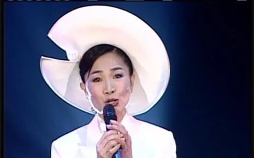 帽子天后凤飞飞为什么总戴帽子?