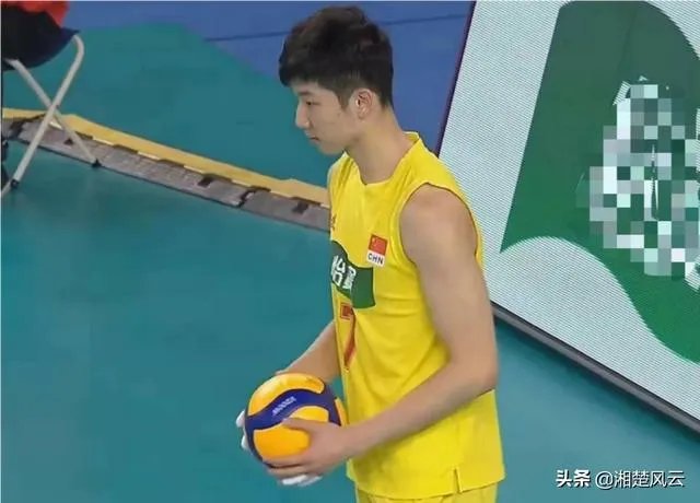 中国男排0:3完败伊朗仍晋级半决赛,如何评价两队全方位差距?