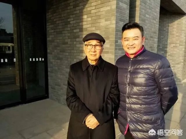 央视著名主持人李佳明,为何最近很少出现了?