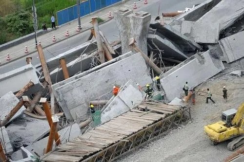无锡312国道高架垮塌,出了这种事故谁来负责?