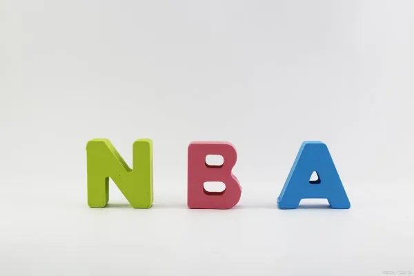 现在你认为有哪些公司,已经停止和NBA的合作了?