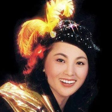 帽子天后凤飞飞为什么总戴帽子?