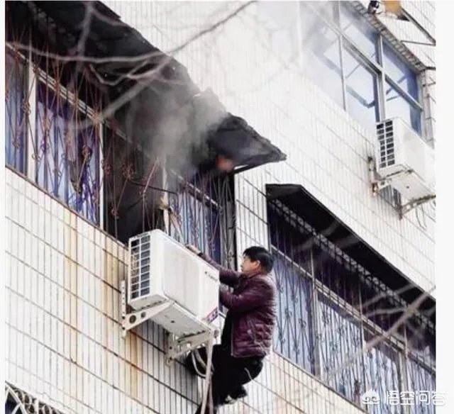 河南残疾男子爬三楼砸窗,单手从火场救孕妇,该被授予见义勇为奖吗?