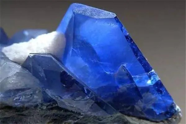世界十大最贵的石头 塔菲石每克拉3.5万美元,最后一种很少见