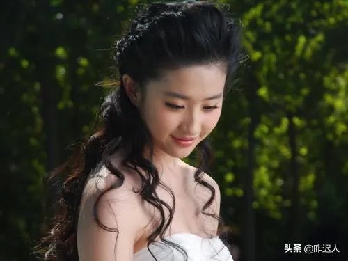 为什么中国明星名人生孩子都去外国?没看见美国明星上中国生孩子?