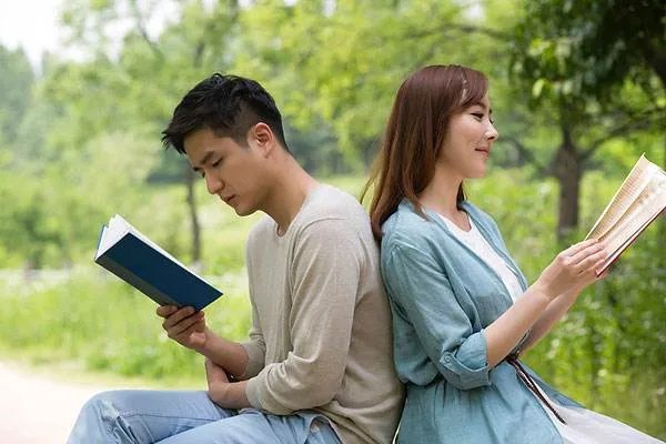 男子同时交6女友骗300多万,事情的原委是什么?