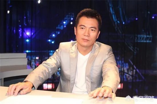 你最喜欢的足球解说嘉宾是哪位?为什么?