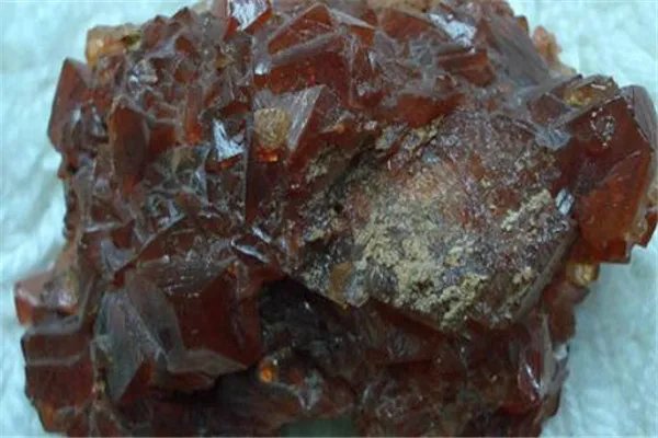 世界十大最贵的石头 塔菲石每克拉3.5万美元,最后一种很少见