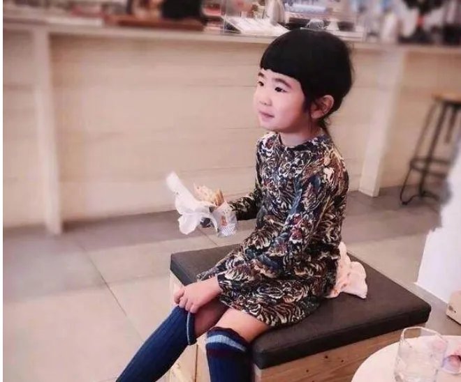 曹格女儿Grace大变样,姐姐这般容颜还会有人说她丑吗?