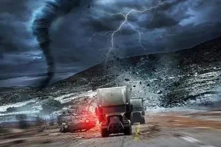 超巨型风暴袭击美国,加州暴雨破纪录,对当地居民的生活造成了什么影响?