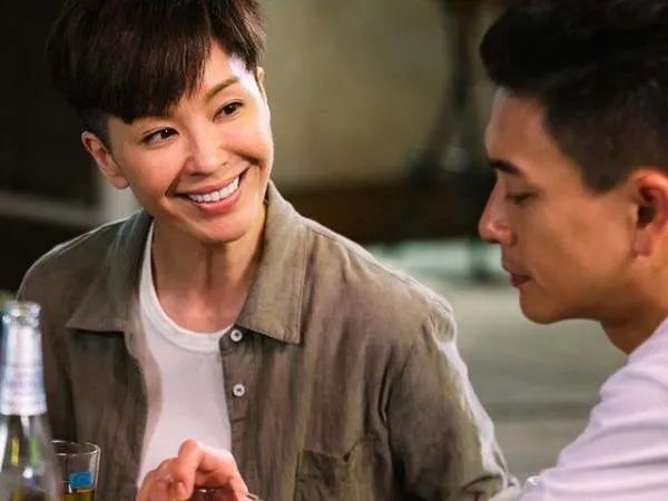 婚后13天就成了寡妇,她为争遗产打了10年官司,伍咏薇如今怎样了?