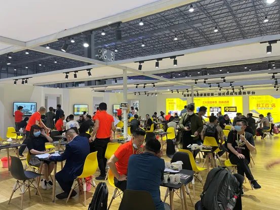 东莞名家具展,现场竟然“撕”起来了?