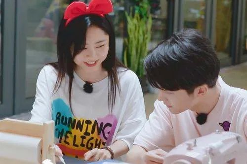 谭松韵宋威龙吻戏被围观,他们是在拍摄哪部剧呢?