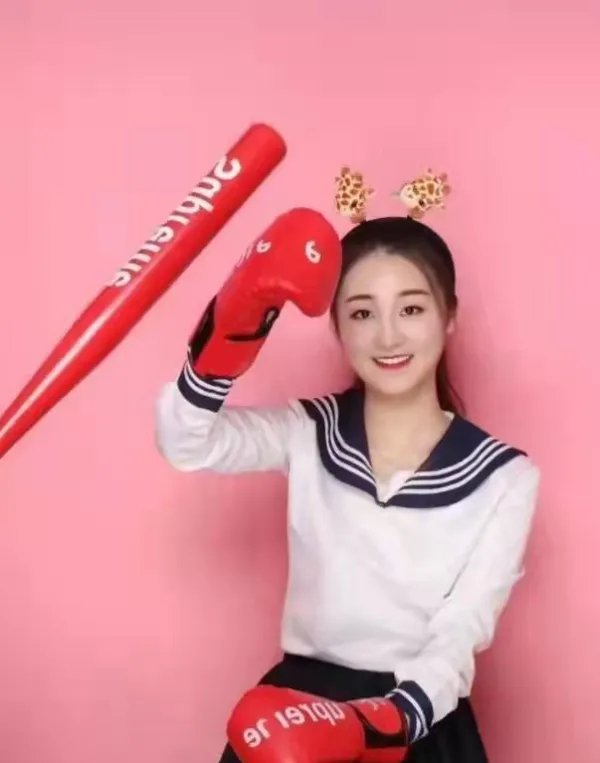 大衣哥儿媳旗袍写真曝光,与结婚照比起来究竟哪一个更美?
