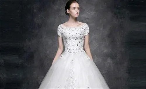 北京卖婚纱礼服的地方 北京婚纱礼服一般多少钱