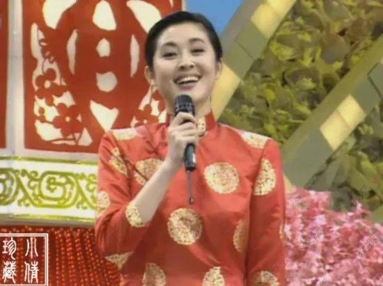 董卿倪萍两代央视一姐罕见合体,风光无限的她们为何泪流满面?