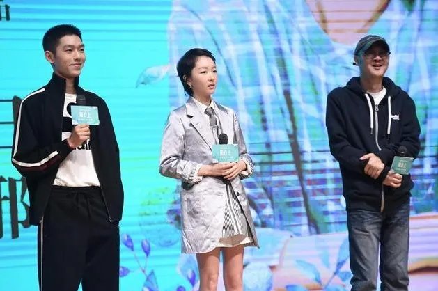 被观众当面怒斥新电影是圈钱烂片,周冬雨如何扭转尴尬局面?