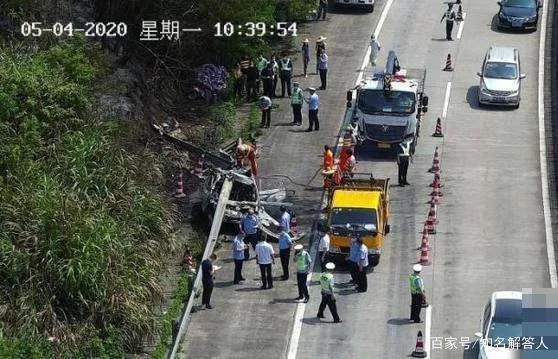 夫妻俩参加弟弟婚礼后,搭乘朋友顺风车遭遇车祸被烧身亡,谁来承担责任呢?