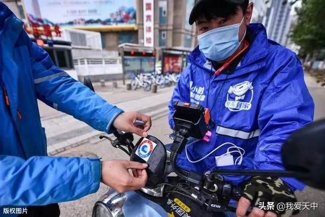 朋友圈都是头盔怎么回事?