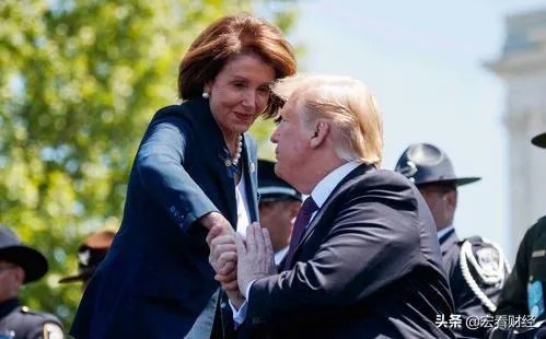内斗!美国疫情如此严重,特朗普和佩洛西却互相嘲讽,你怎么看?