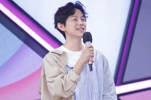 在你的认知里面,何炅老师是一个什么样的人?
