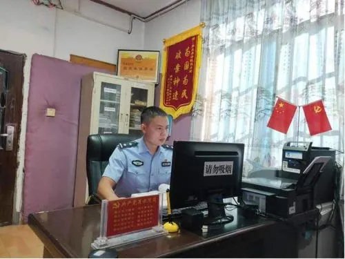 为何民警嘶吼50分钟喊村民起床？