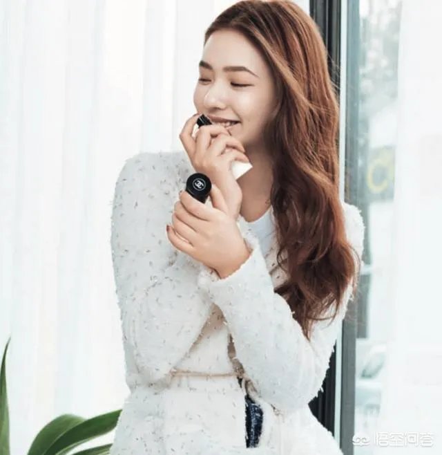 林允是变成了美妆博主吗?