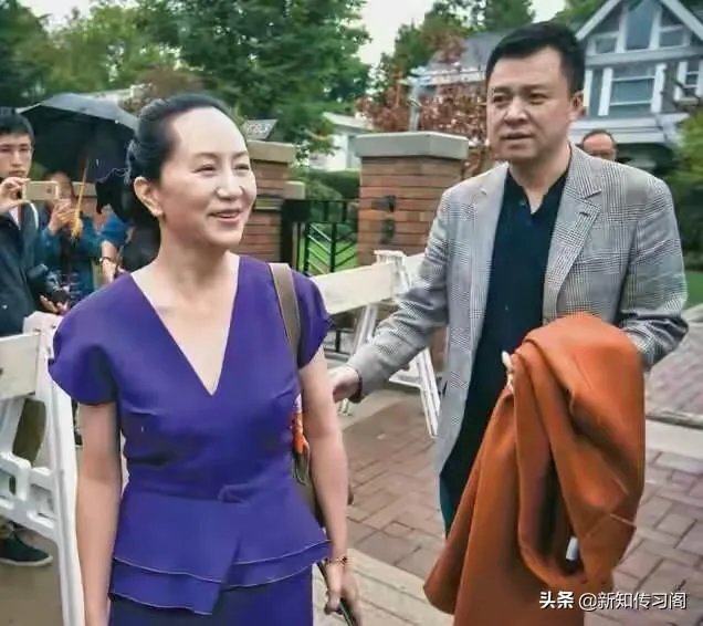 孟晚舟出庭时身边有不少随行的人是什么身份?又说明了什么问题?