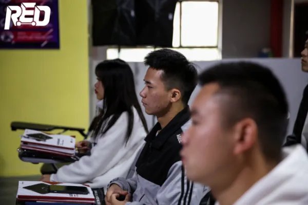 学健身教练学费多少钱?