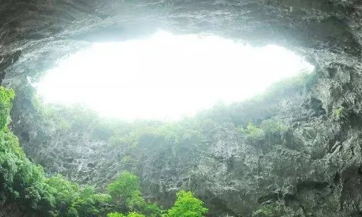 天坑形成原因