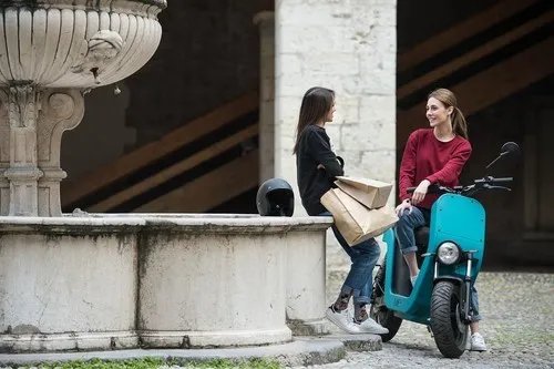 浪漫优雅：感受下来自意大利的ME scooter电动车