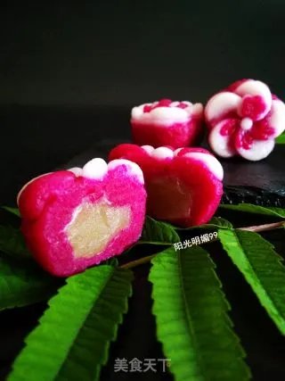 莲蓉花朵和果子